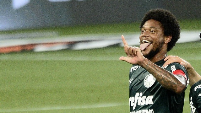 Luiz Adriano comemora em Palmeiras x Corinthians